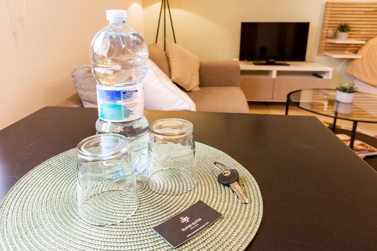 Teatro Suites Malaga City Flat Exteriör bild